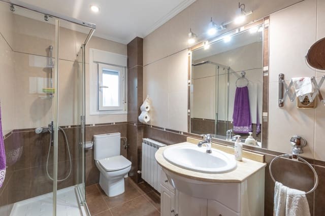 4 sypialnia Willa na sprzedaż w Pinos Genil z basenem garażem - 380 000 € (Ref: 9456535)