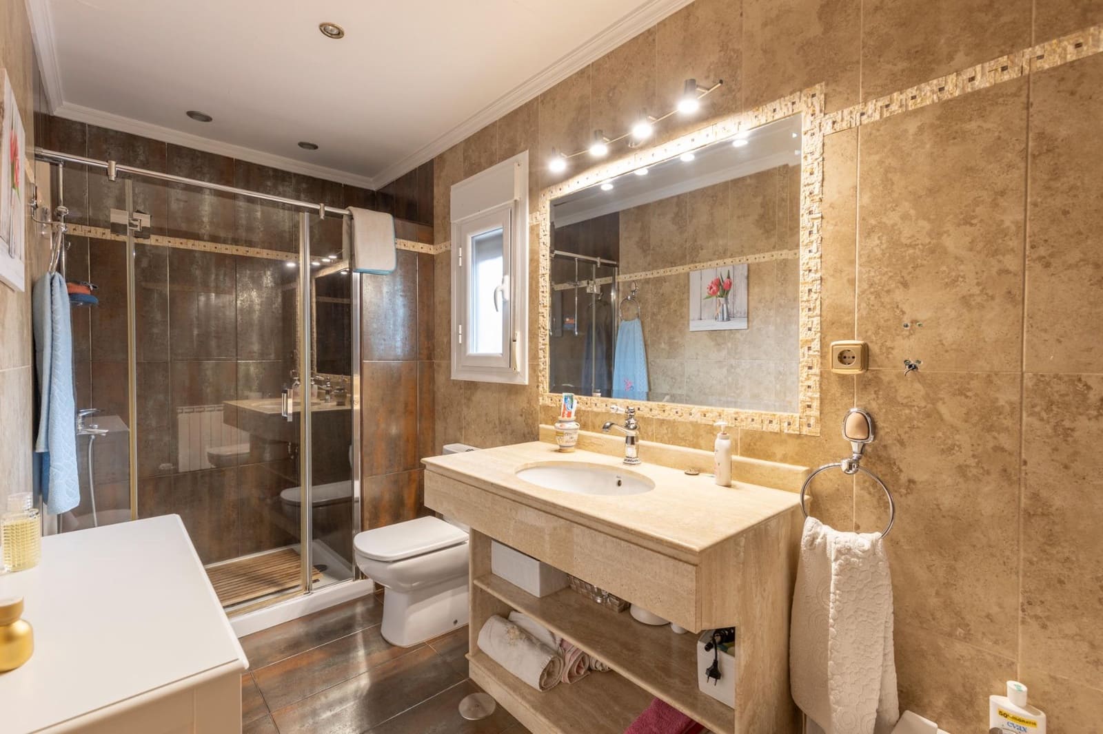 4 sypialnia Willa na sprzedaż w Pinos Genil z basenem garażem - 380 000 € (Ref: 9456535)