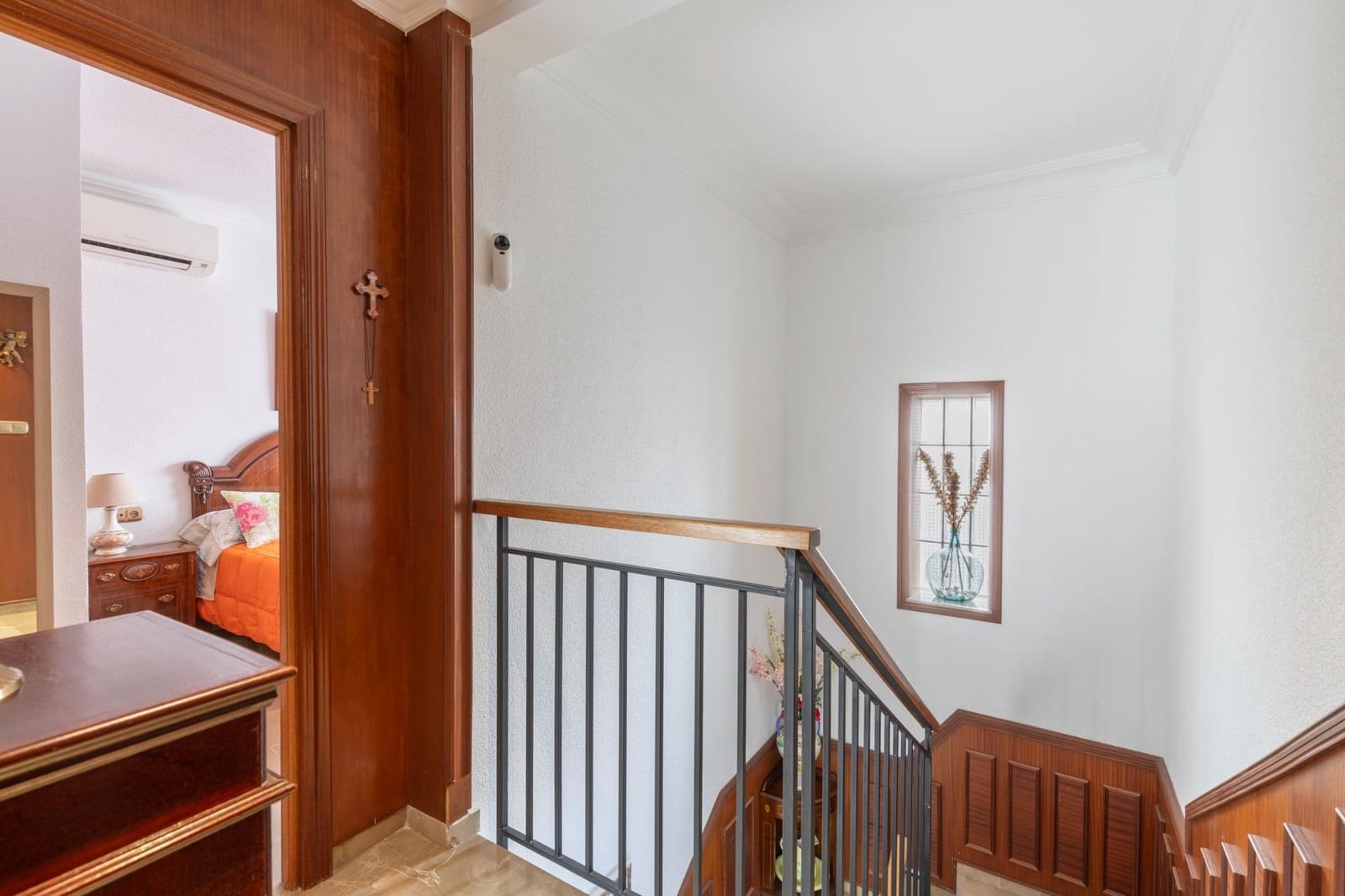 4 sypialnia Willa na sprzedaż w Pinos Genil z basenem garażem - 380 000 € (Ref: 9456535)