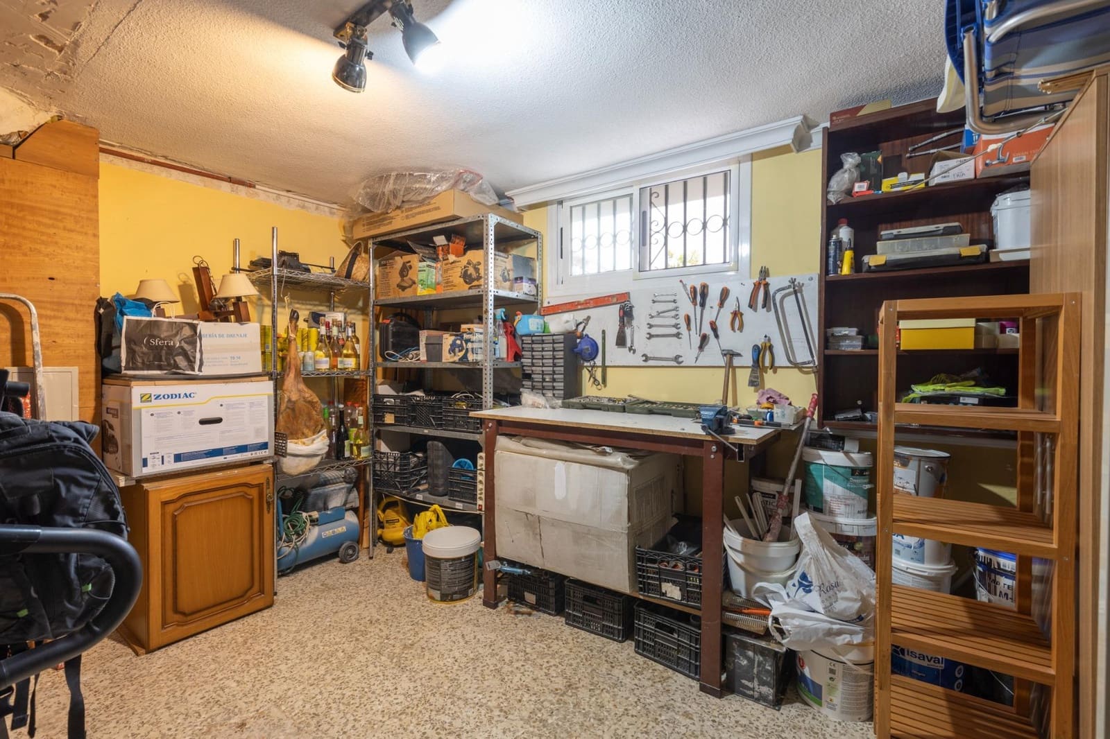 4 sypialnia Willa na sprzedaż w Pinos Genil z basenem garażem - 380 000 € (Ref: 9456535)