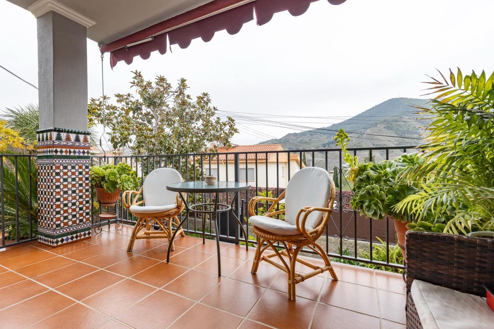 4 sypialnia Willa na sprzedaż w Pinos Genil z basenem garażem - 380 000 € (Ref: 9456535)