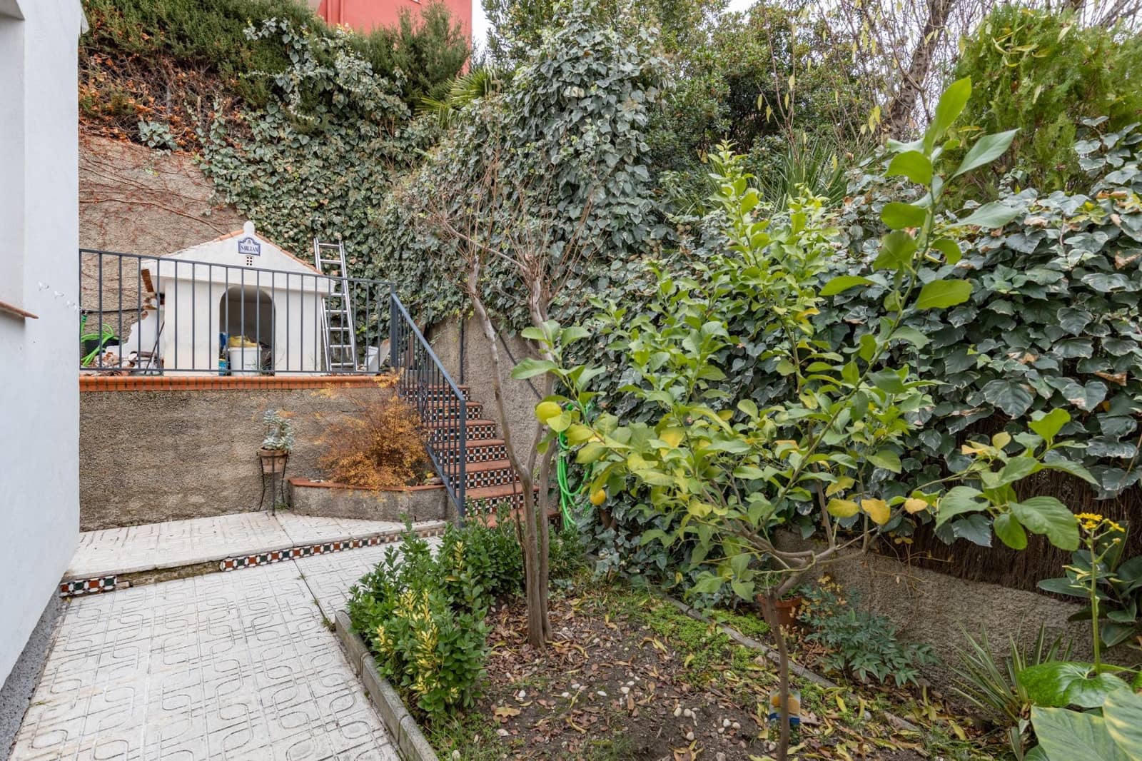 4 sypialnia Willa na sprzedaż w Pinos Genil z basenem garażem - 380 000 € (Ref: 9456535)