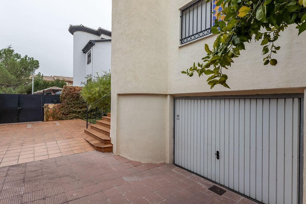 5 sovrum Villa till salu i Peligros med pool garage - 449 000 € (Ref: 9456536)