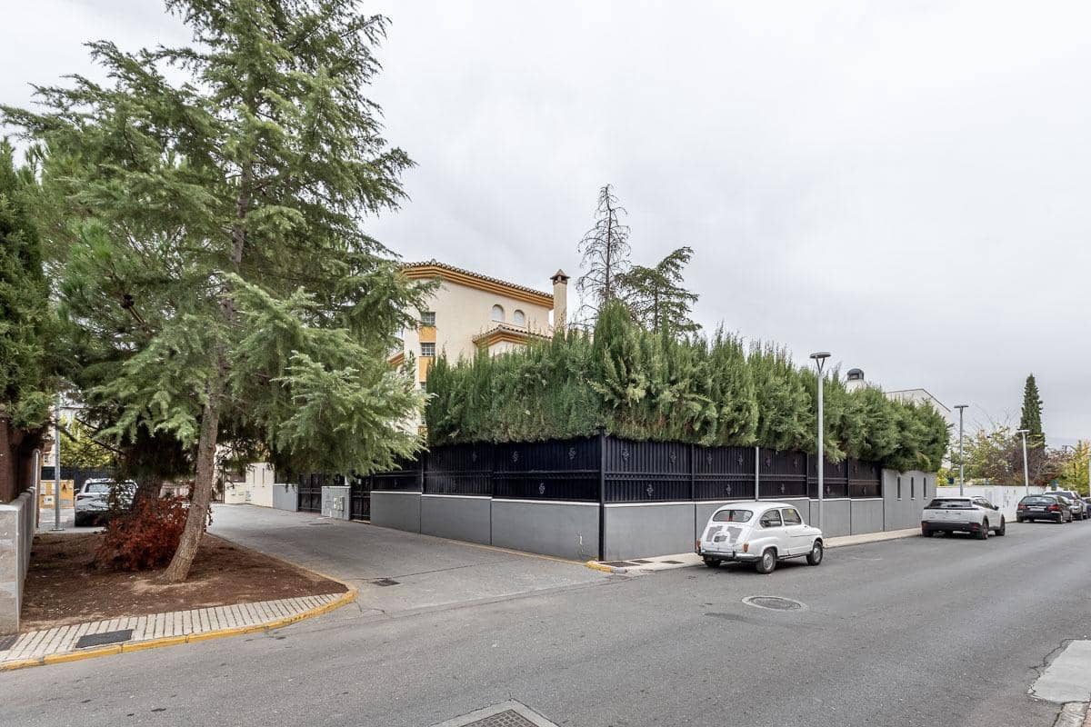 5 sovrum Villa till salu i Peligros med pool garage - 449 000 € (Ref: 9456536)