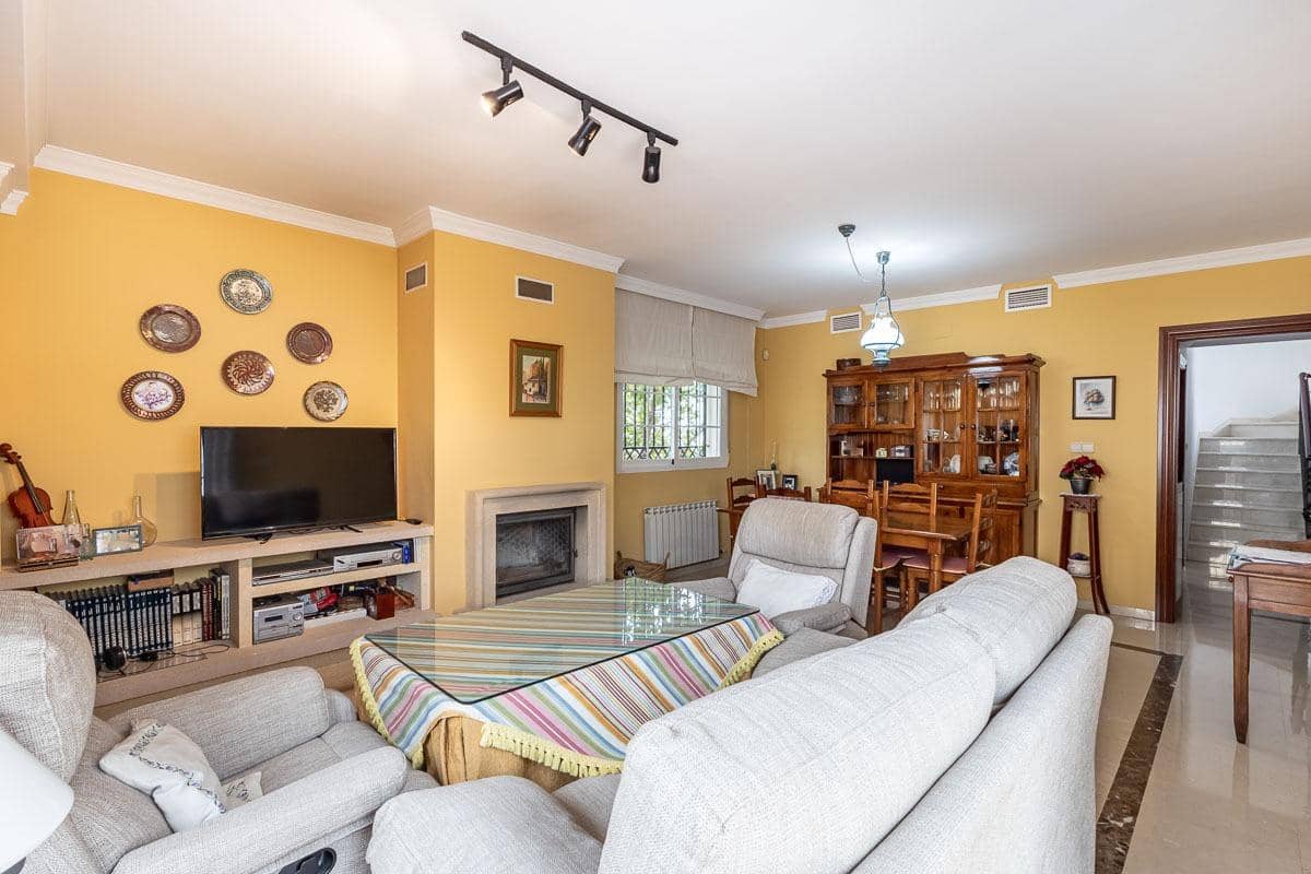 5 sovrum Villa till salu i Peligros med pool garage - 449 000 € (Ref: 9456536)