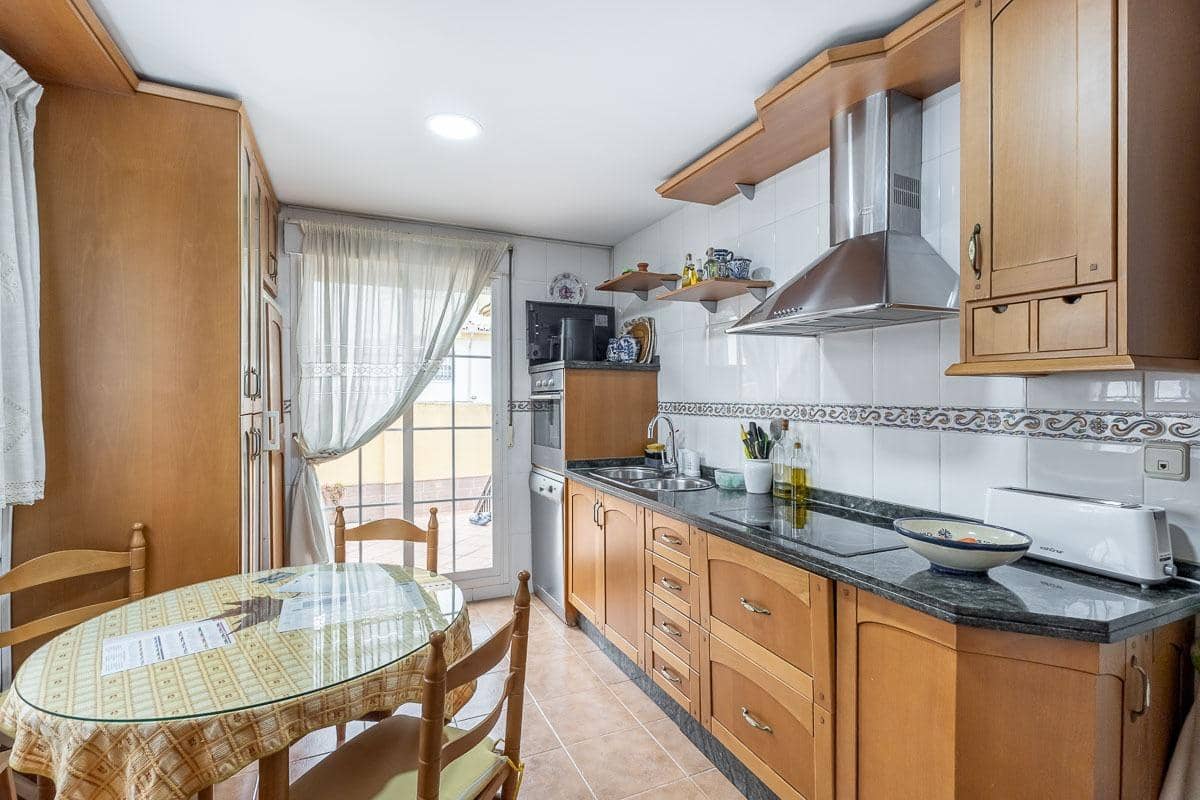 5 sovrum Villa till salu i Peligros med pool garage - 449 000 € (Ref: 9456536)