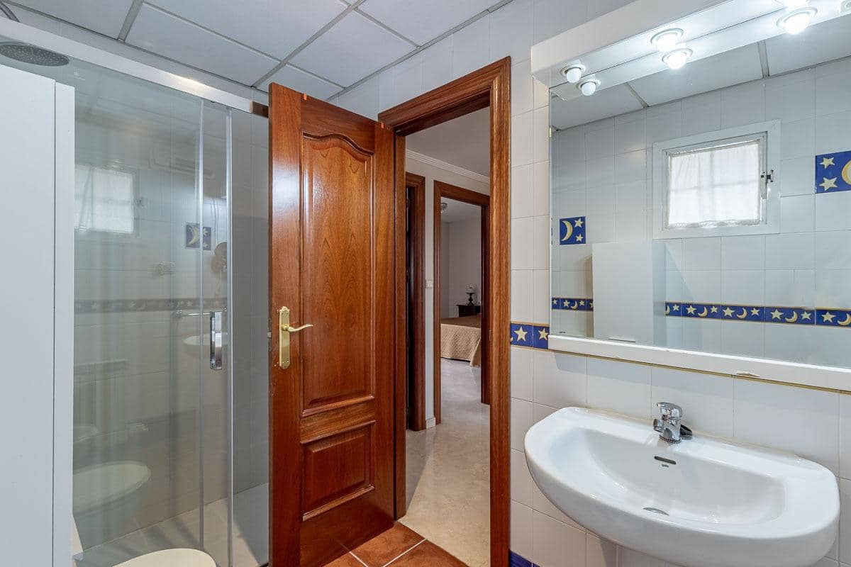 5 sovrum Villa till salu i Peligros med pool garage - 449 000 € (Ref: 9456536)