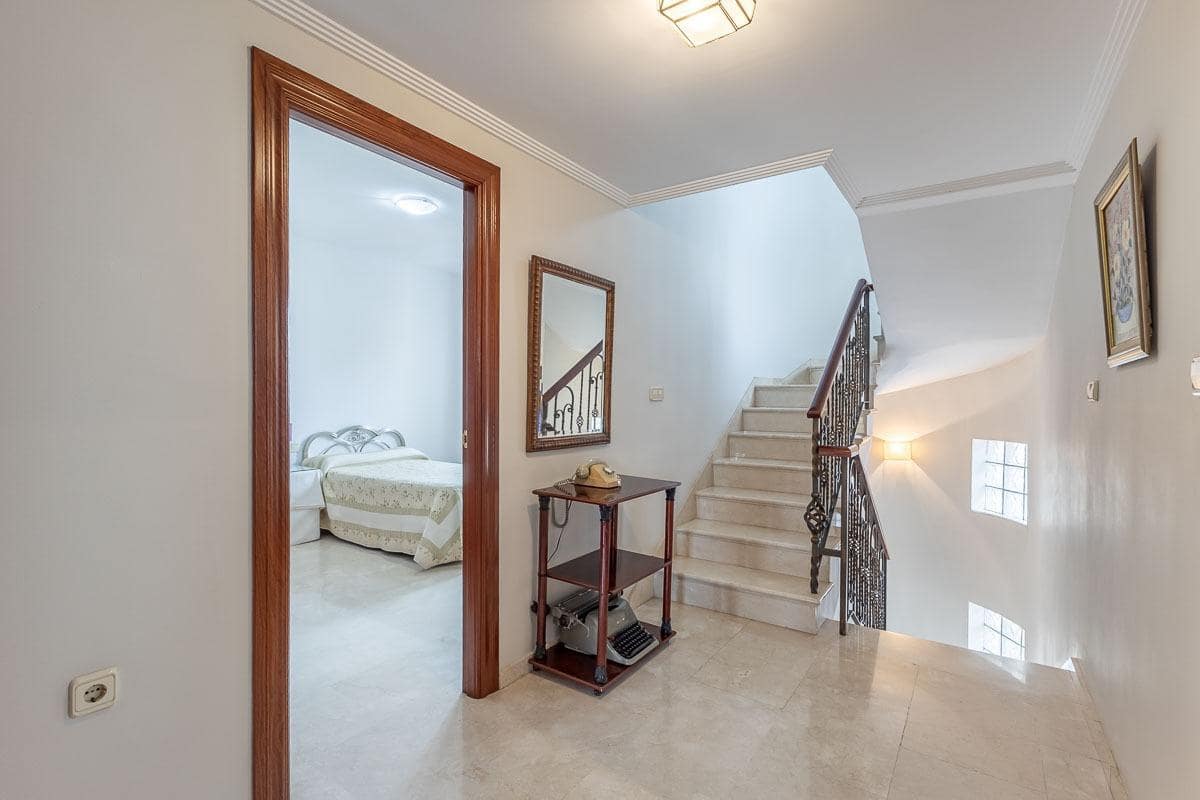 5 sovrum Villa till salu i Peligros med pool garage - 449 000 € (Ref: 9456536)