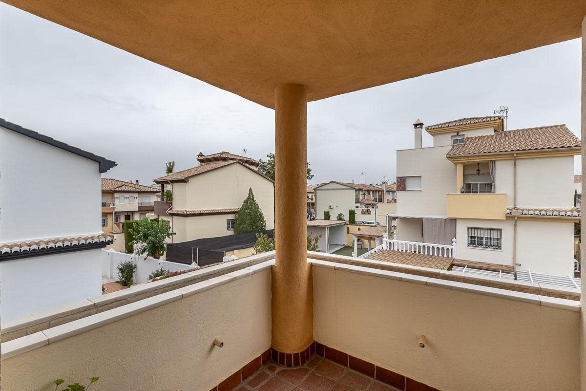 5 sovrum Villa till salu i Peligros med pool garage - 449 000 € (Ref: 9456536)