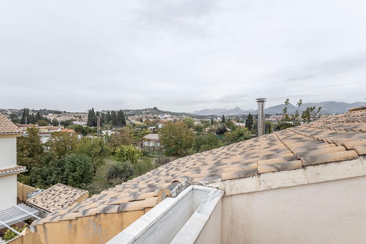 5 sovrum Villa till salu i Peligros med pool garage - 449 000 € (Ref: 9456536)