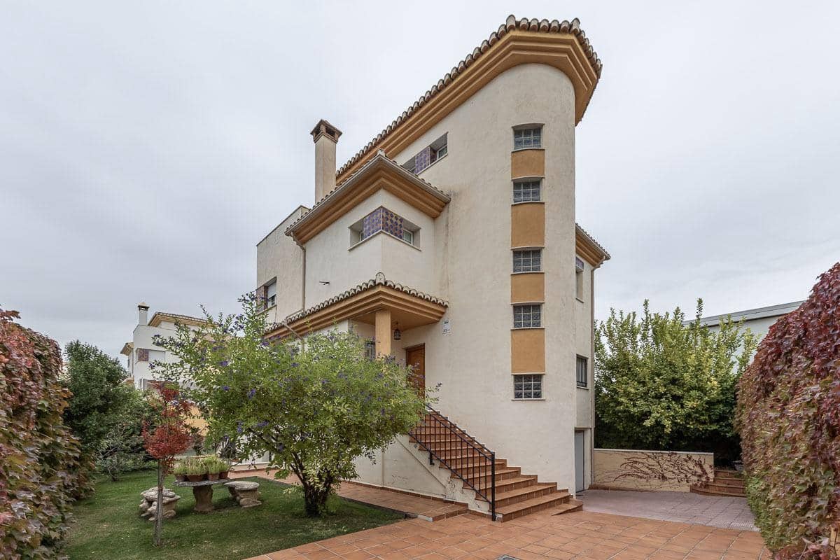 5 sovrum Villa till salu i Peligros med pool garage - 449 000 € (Ref: 9456536)