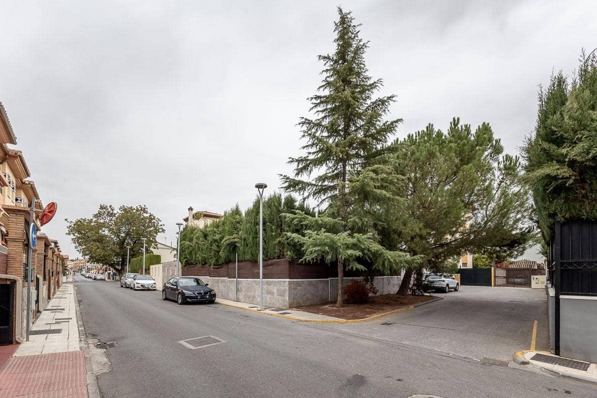 5 sovrum Villa till salu i Peligros med pool garage - 449 000 € (Ref: 9456536)