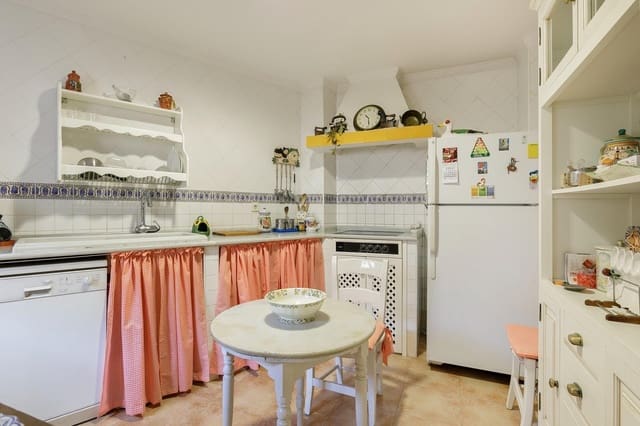 3 bedroom Semi-detached Villa for sale in Granada city with garage - € 640,000 (Ref: 9462534)
