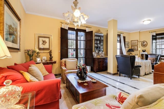 3 bedroom Semi-detached Villa for sale in Granada city with garage - € 640,000 (Ref: 9462534)