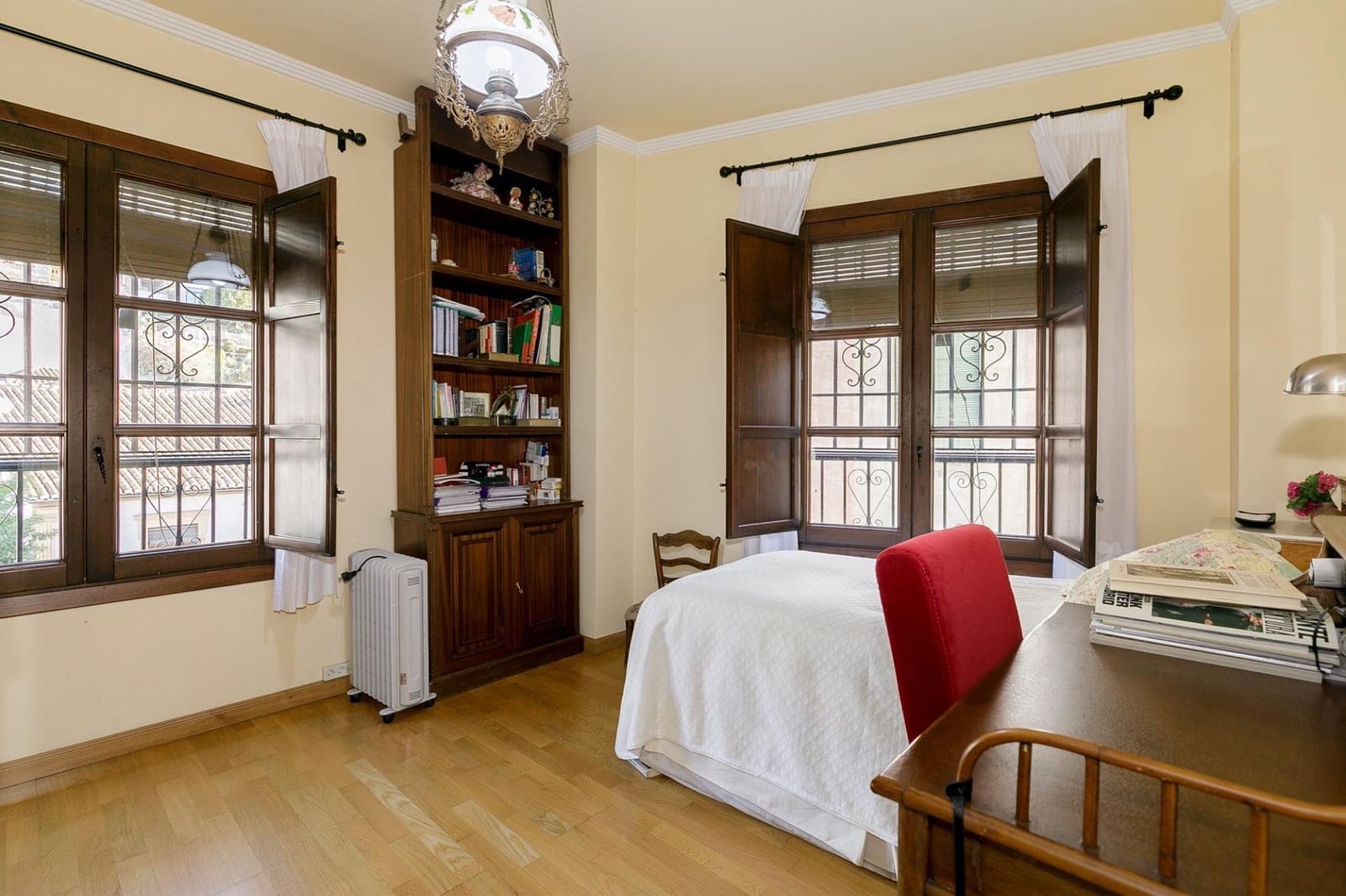 3 bedroom Semi-detached Villa for sale in Granada city with garage - € 640,000 (Ref: 9462534)