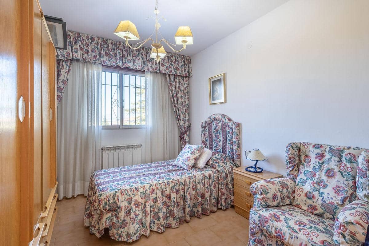 4 bedroom Villa for sale in Gojar with pool garage - € 430,000 (Ref: 9462535)