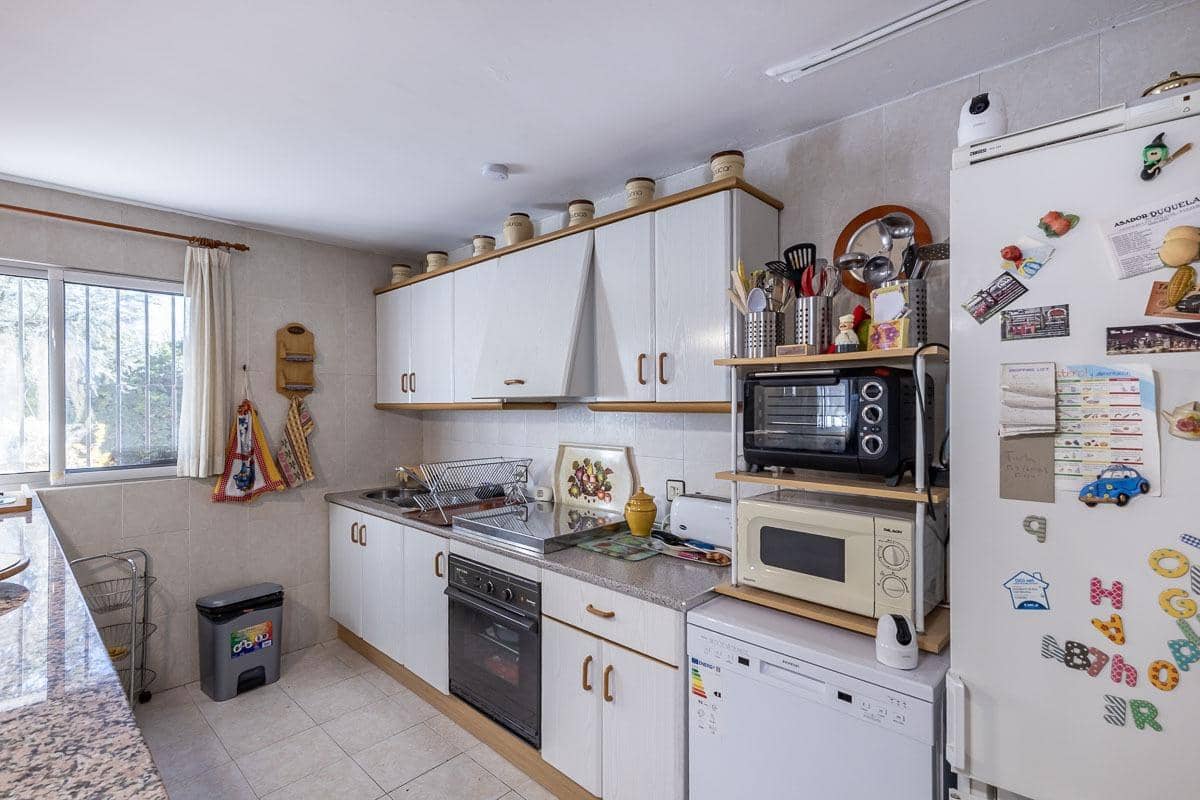 4 bedroom Villa for sale in Gojar with pool garage - € 430,000 (Ref: 9462535)