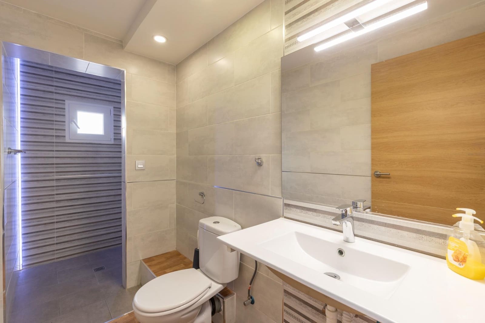 2 bedroom Flat for sale in Granada city - € 175,000 (Ref: 9465716)