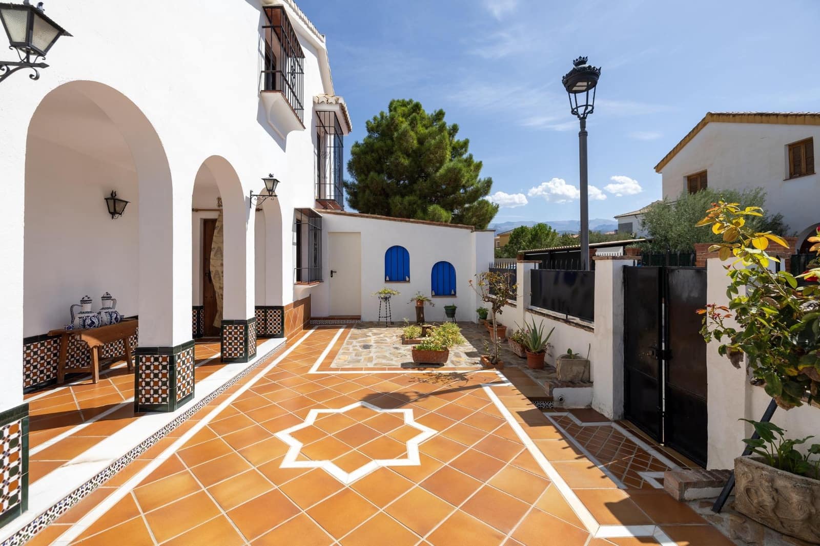 5 bedroom Villa for sale in Ogijares - € 429,900 (Ref: 9465717)