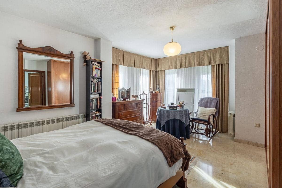 4 soverom Villa til salgs i Peligros med svømmebasseng garasje - € 329 000 (Ref: 9465718)