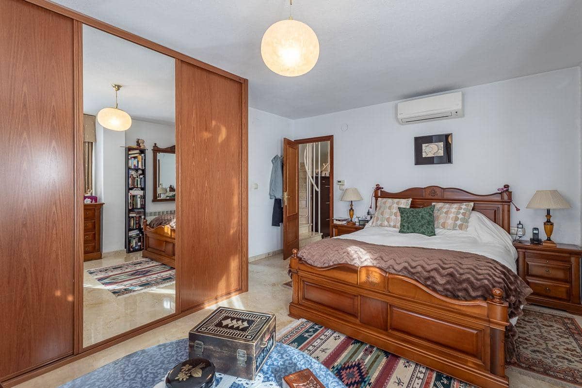 4 soverom Villa til salgs i Peligros med svømmebasseng garasje - € 329 000 (Ref: 9465718)