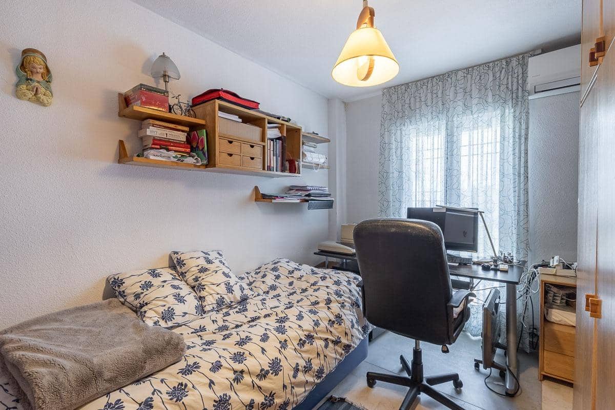 4 soverom Villa til salgs i Peligros med svømmebasseng garasje - € 329 000 (Ref: 9465718)