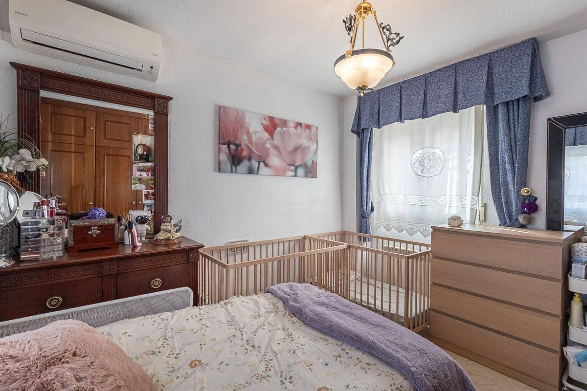 4 soverom Villa til salgs i Peligros med svømmebasseng garasje - € 329 000 (Ref: 9465718)