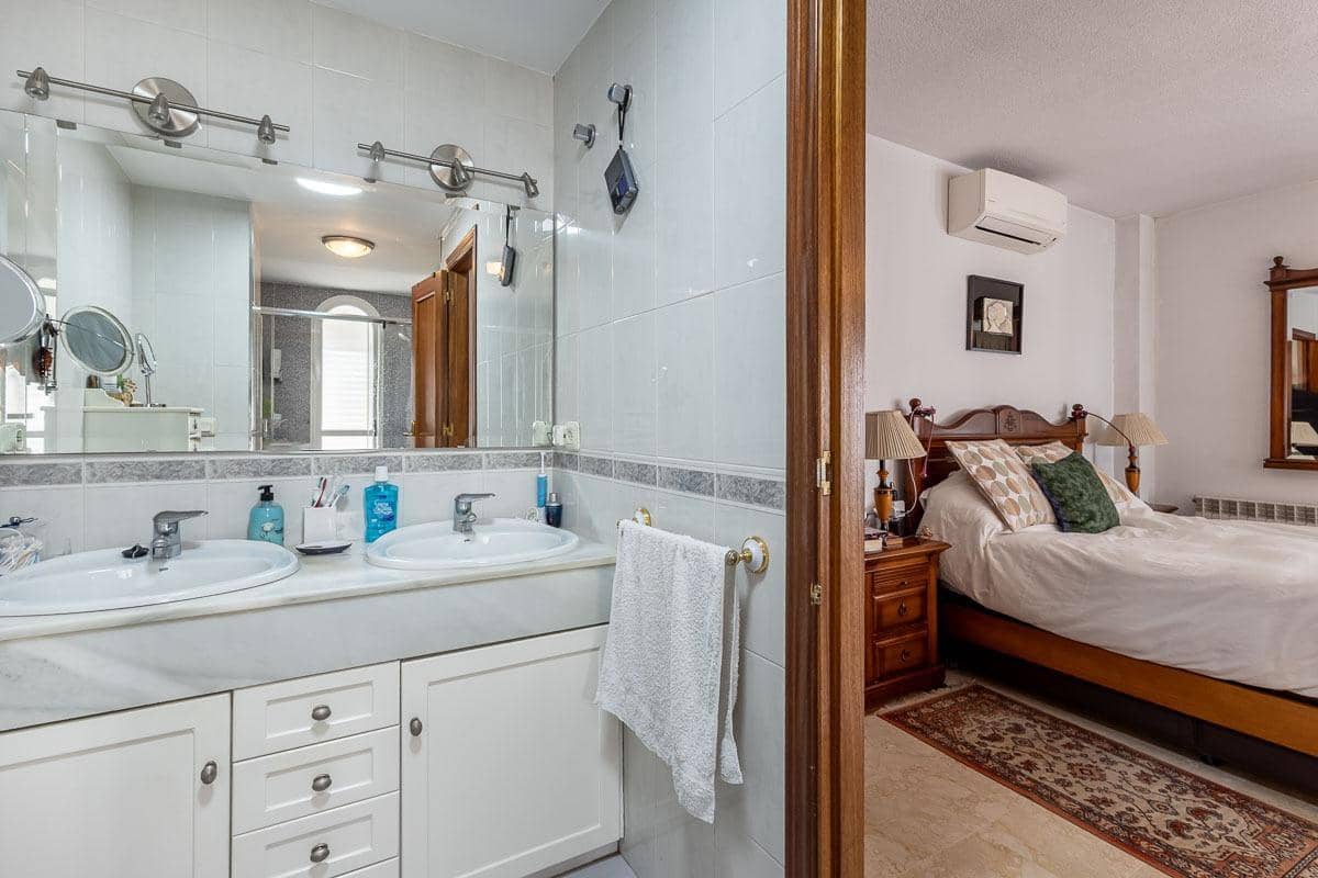 4 soverom Villa til salgs i Peligros med svømmebasseng garasje - € 329 000 (Ref: 9465718)