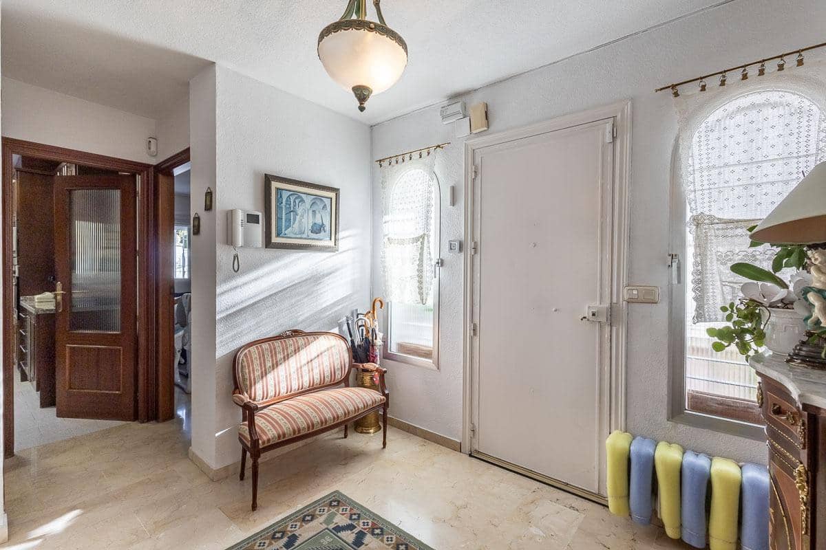 4 soverom Villa til salgs i Peligros med svømmebasseng garasje - € 329 000 (Ref: 9465718)