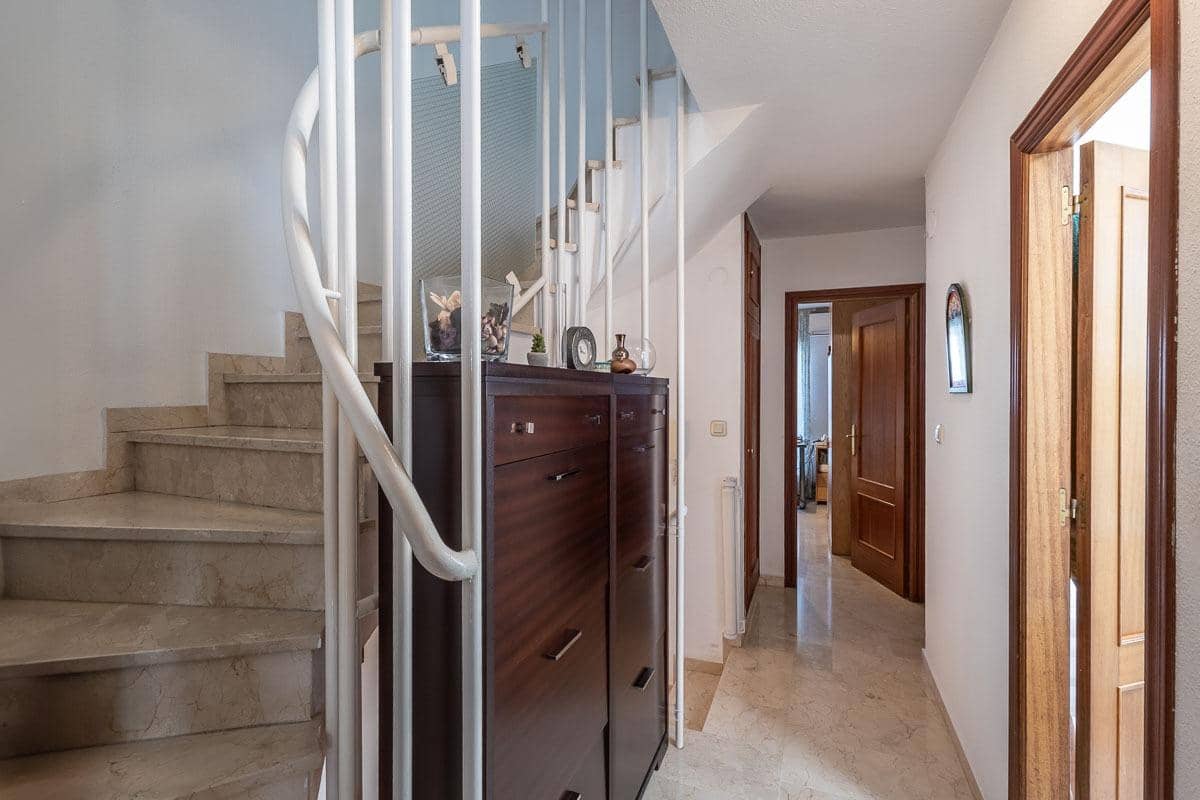 4 soverom Villa til salgs i Peligros med svømmebasseng garasje - € 329 000 (Ref: 9465718)