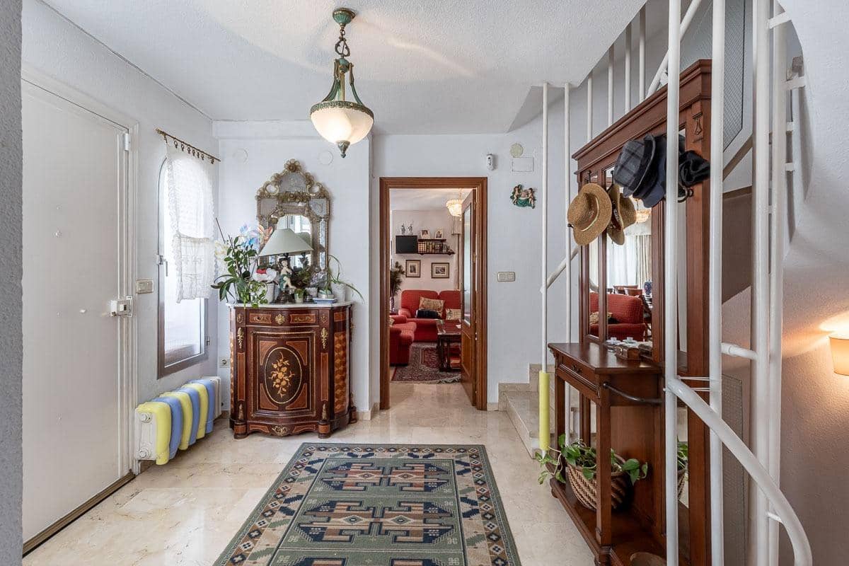 4 soverom Villa til salgs i Peligros med svømmebasseng garasje - € 329 000 (Ref: 9465718)