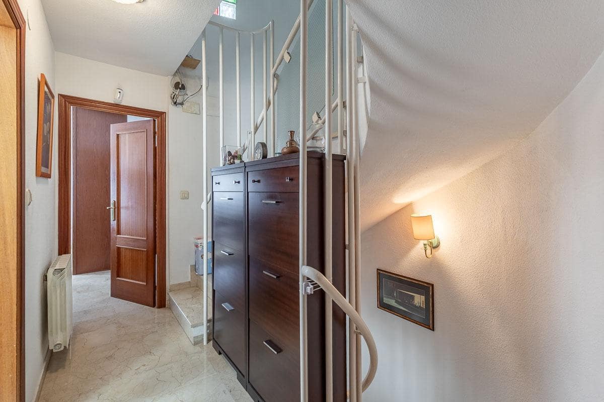 4 soverom Villa til salgs i Peligros med svømmebasseng garasje - € 329 000 (Ref: 9465718)