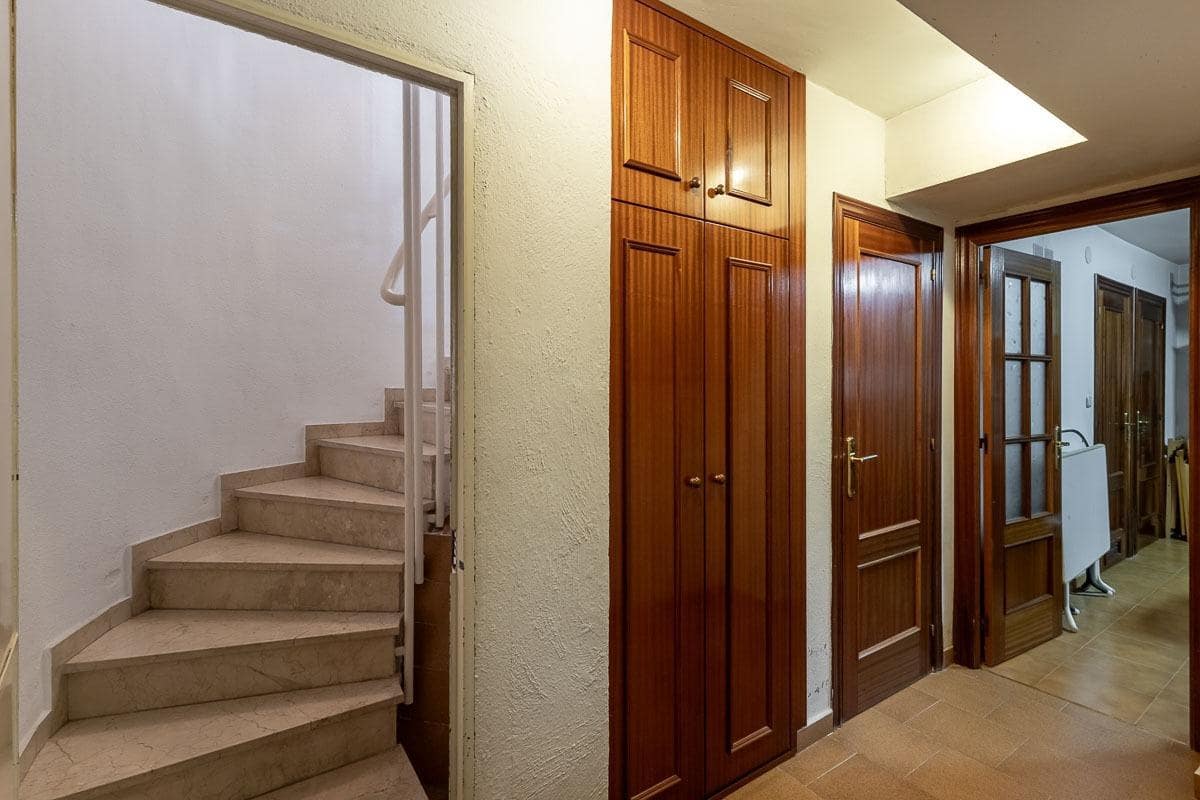 4 soverom Villa til salgs i Peligros med svømmebasseng garasje - € 329 000 (Ref: 9465718)