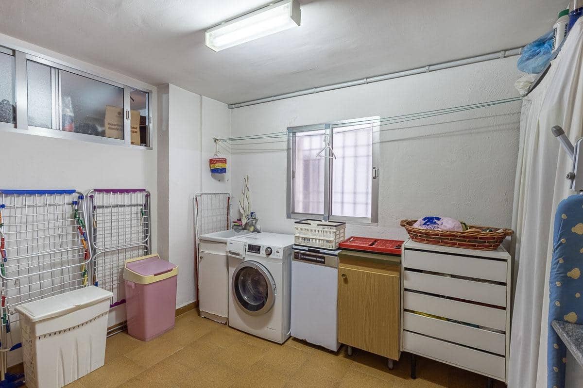 4 soverom Villa til salgs i Peligros med svømmebasseng garasje - € 329 000 (Ref: 9465718)