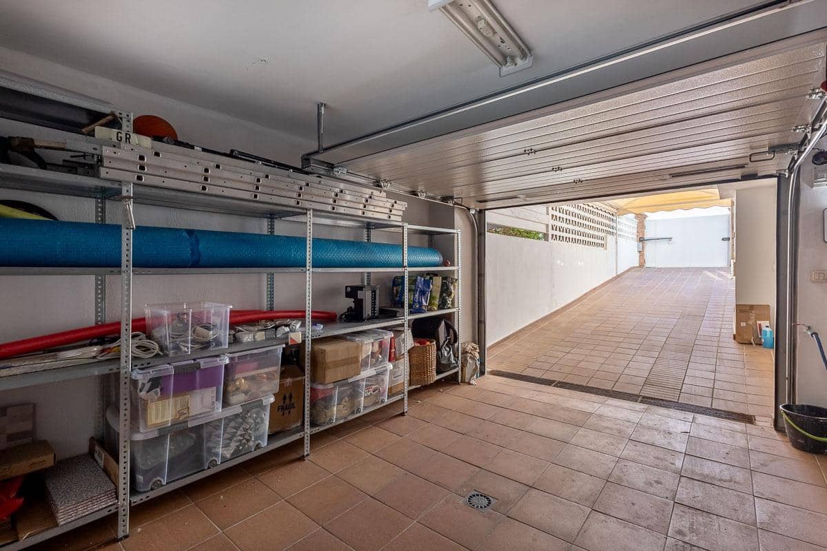 4 soverom Villa til salgs i Peligros med svømmebasseng garasje - € 329 000 (Ref: 9465718)