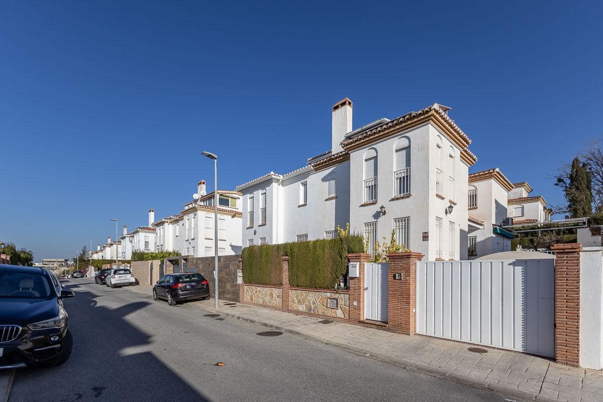 4 soverom Villa til salgs i Peligros med svømmebasseng garasje - € 329 000 (Ref: 9465718)