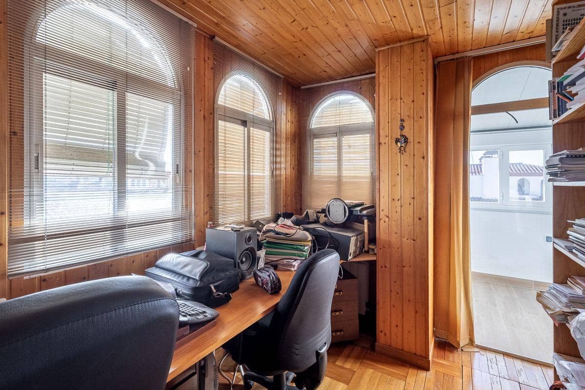 4 soverom Villa til salgs i Peligros med svømmebasseng garasje - € 329 000 (Ref: 9465718)