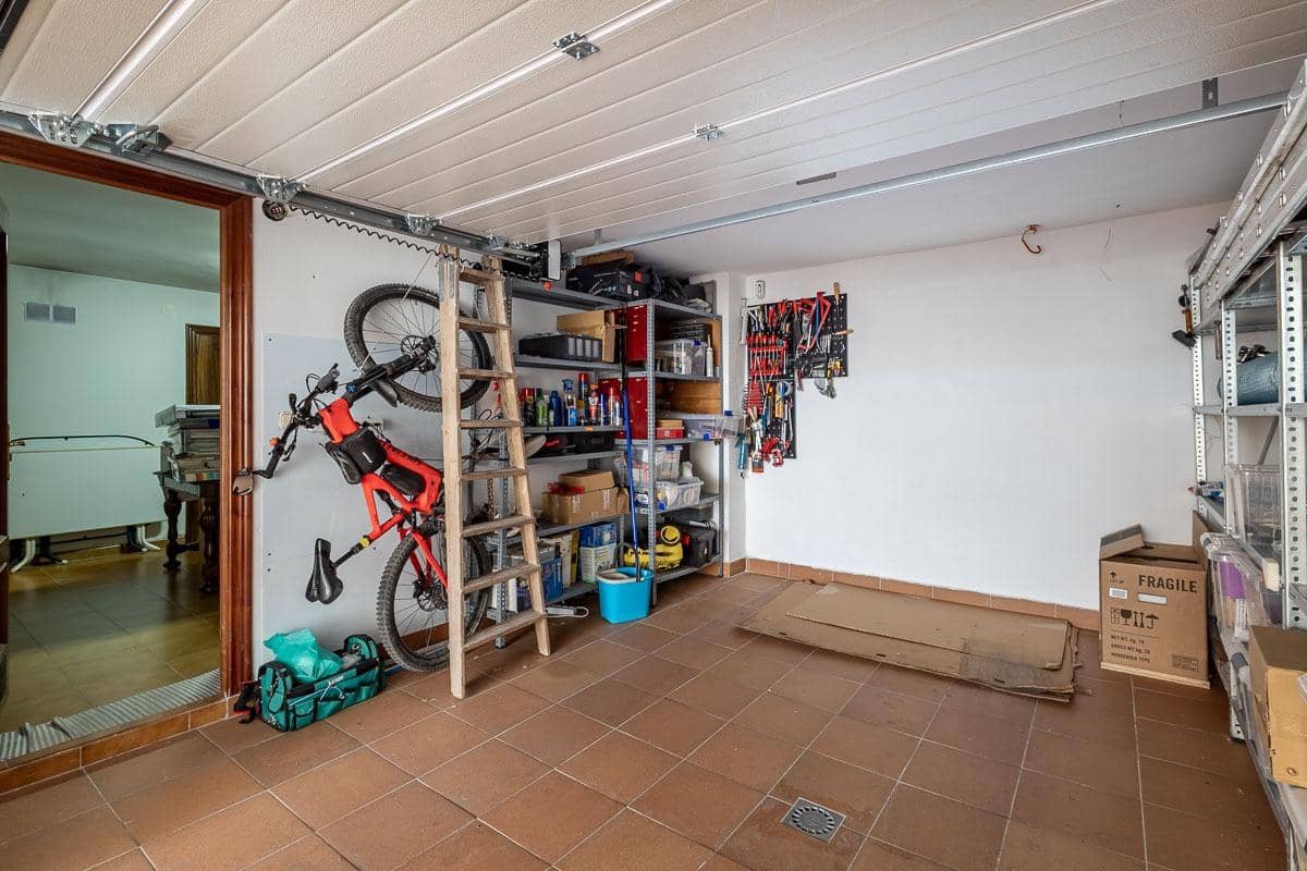 4 soverom Villa til salgs i Peligros med svømmebasseng garasje - € 329 000 (Ref: 9465718)