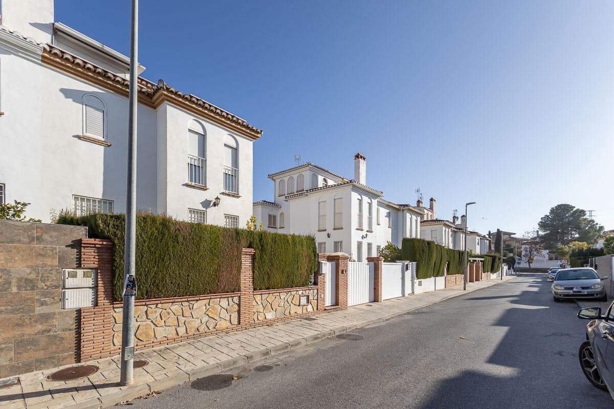 4 soverom Villa til salgs i Peligros med svømmebasseng garasje - € 329 000 (Ref: 9465718)