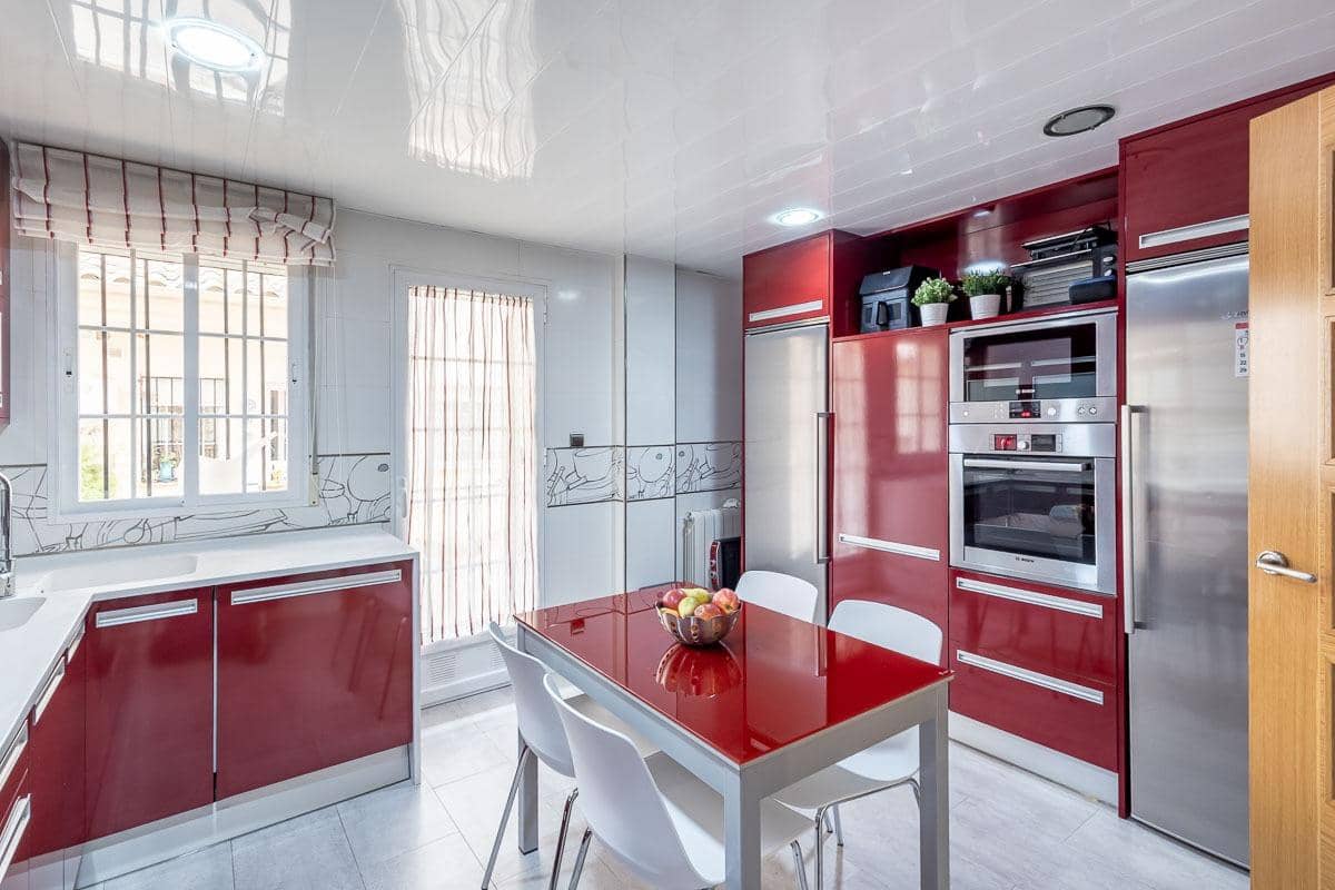 4 sypialnia Dom szeregowy na sprzedaż w Churriana de la Vega z garażem - 375 000 € (Ref: 9470636)