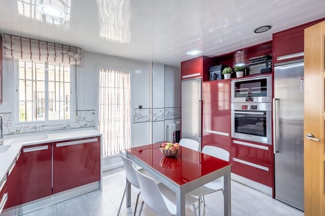 4 quarto Moradia em Banda para venda em Churriana de la Vega com garagem - 375 000 € (Ref: 9470636)