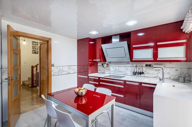 4 quarto Moradia em Banda para venda em Churriana de la Vega com garagem - 375 000 € (Ref: 9470636)