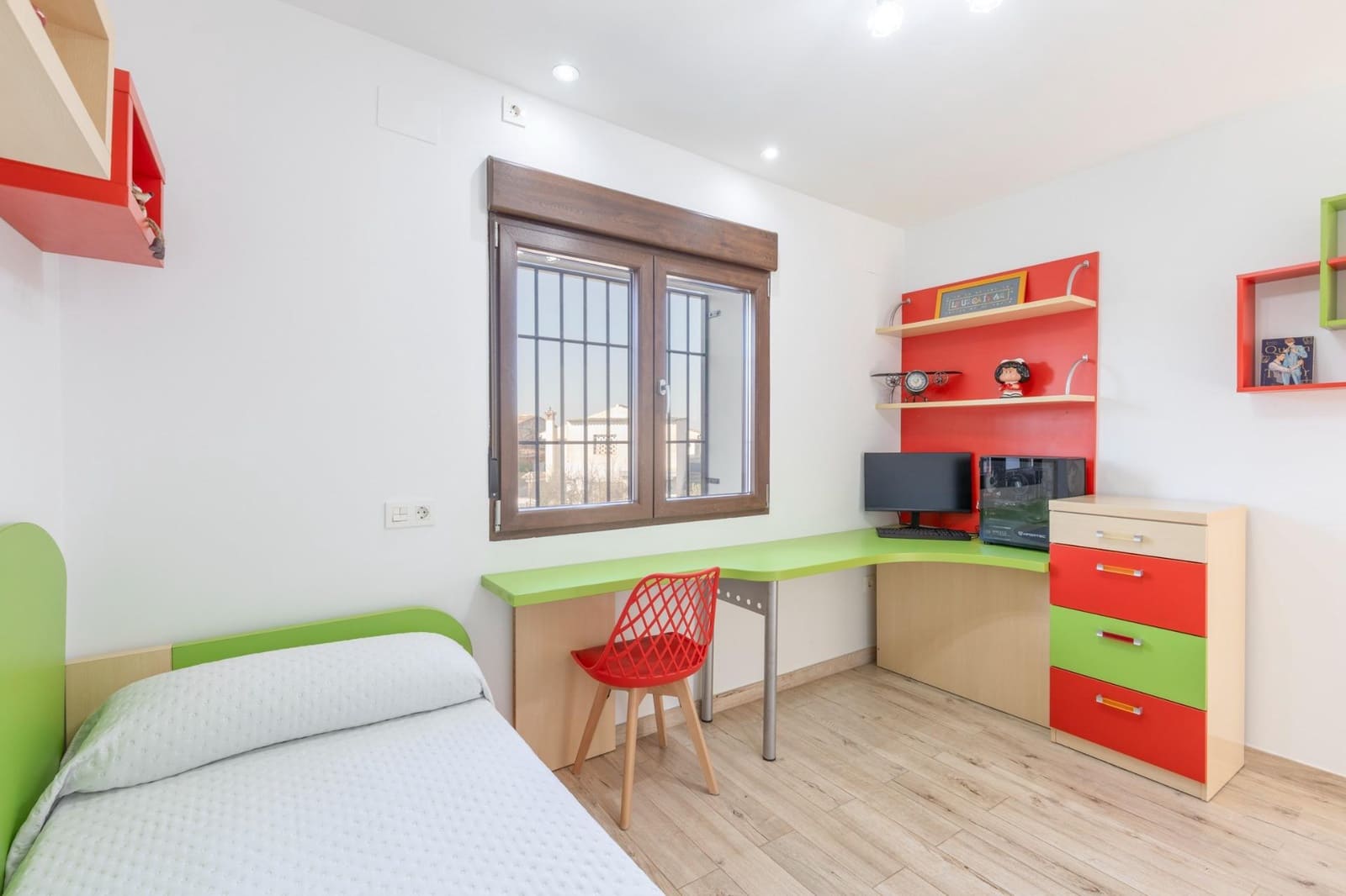 5 slaapkamer Villa te koop in La Zubia met garage - € 420.000 (Ref: 9470637)