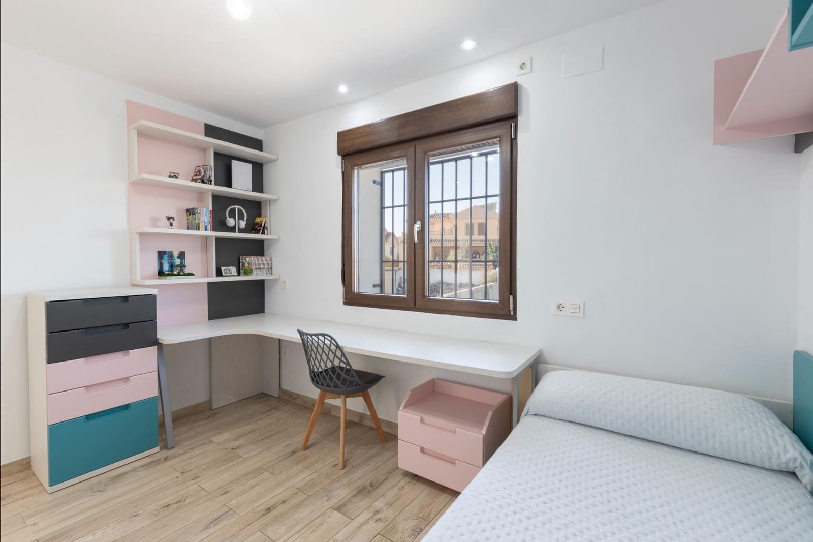 5 slaapkamer Villa te koop in La Zubia met garage - € 420.000 (Ref: 9470637)