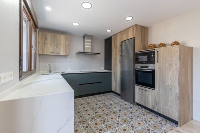 5 slaapkamer Villa te koop in La Zubia met garage - € 420.000 (Ref: 9470637)