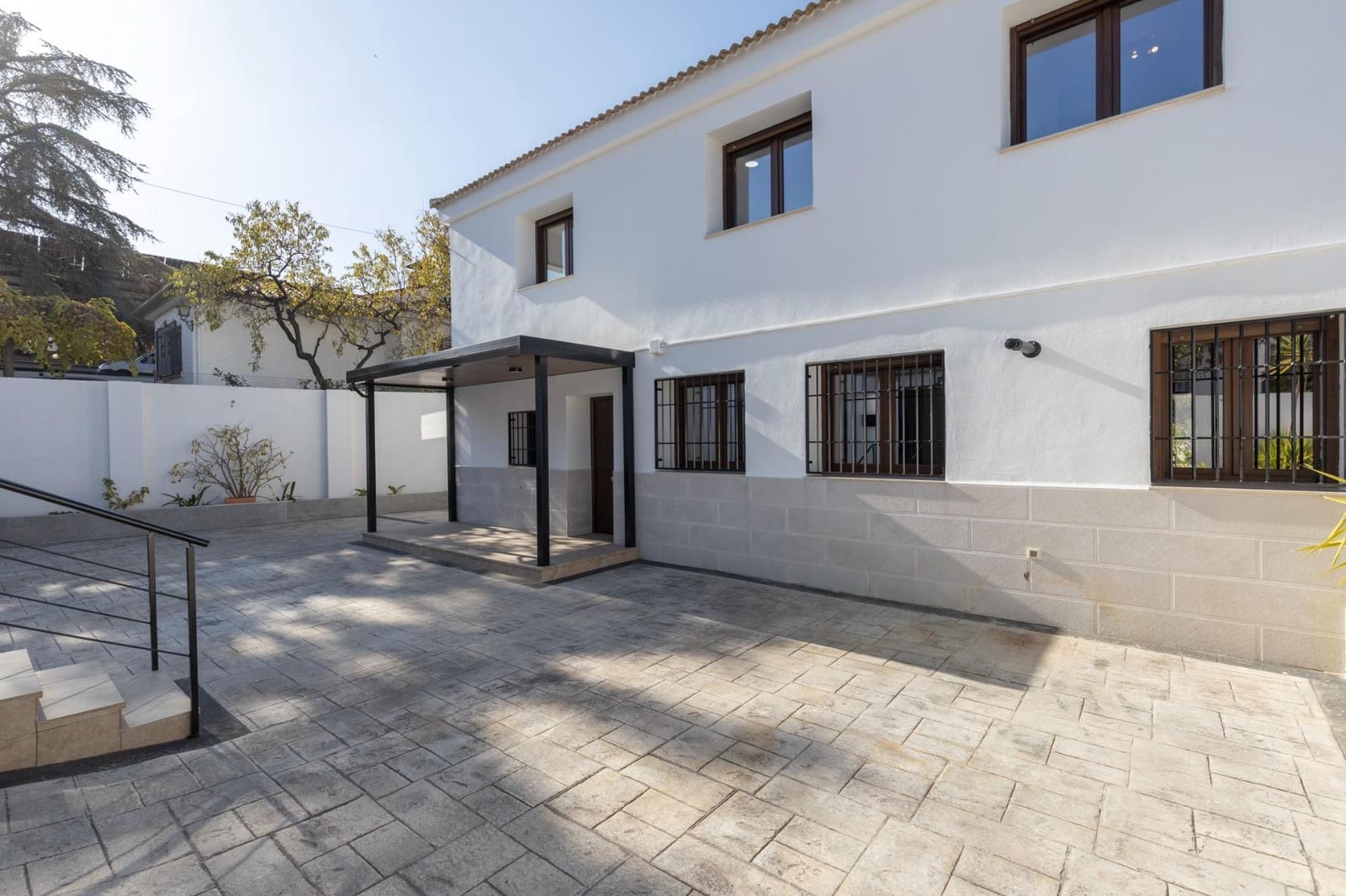 5 slaapkamer Villa te koop in La Zubia met garage - € 420.000 (Ref: 9470637)