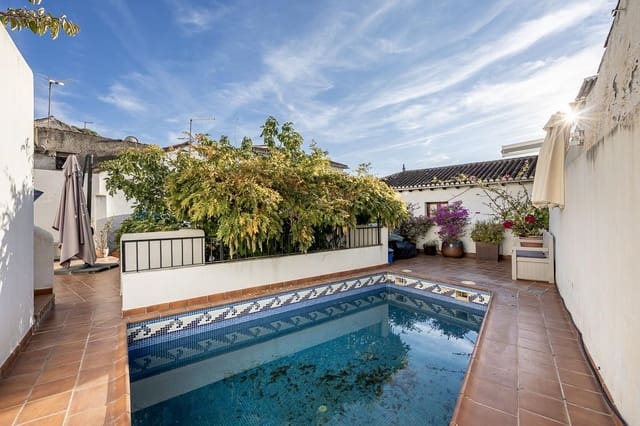 7 bedroom Townhouse for sale in Granada city with pool garage - € 1,600,000 (Ref: 9470640)