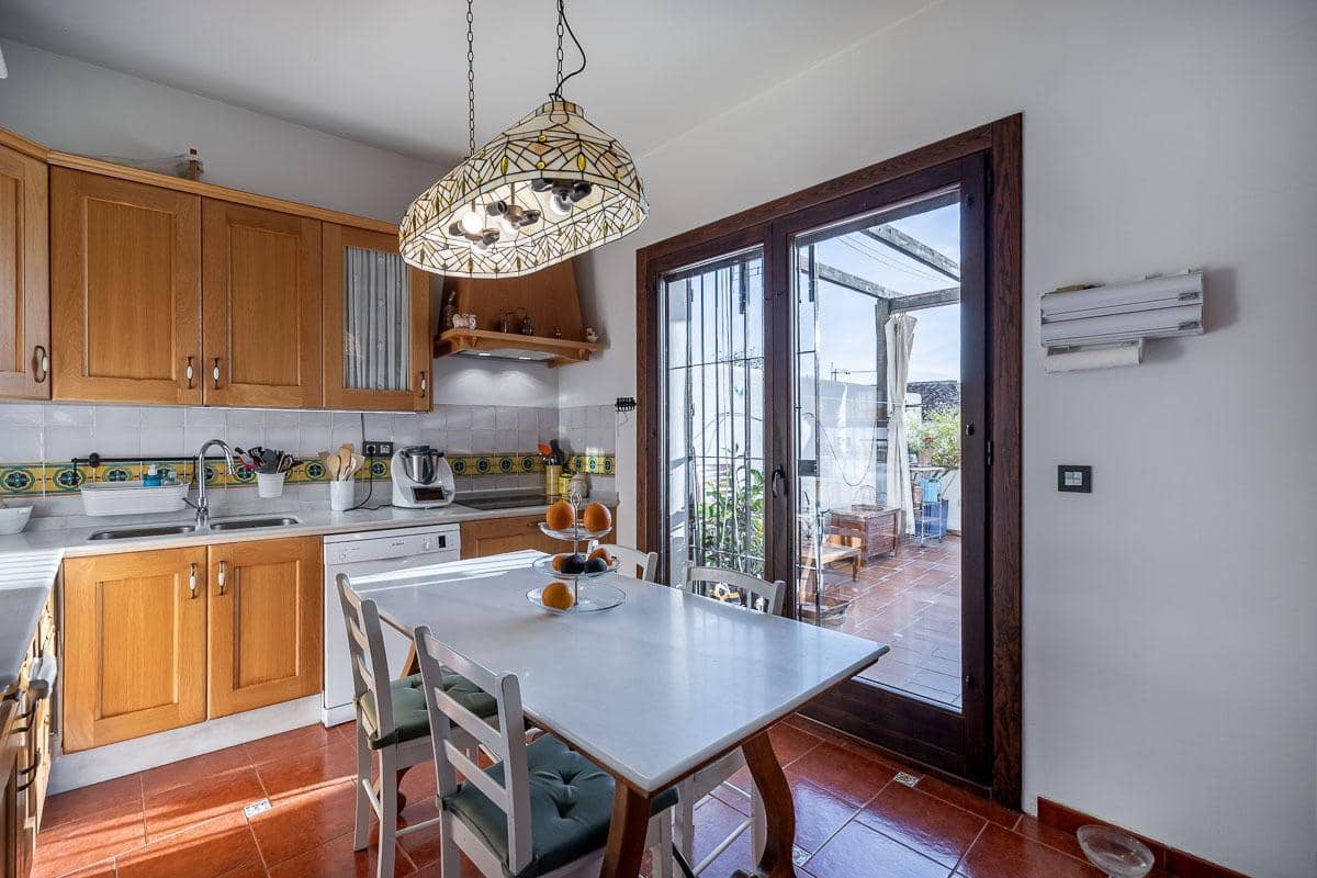 Casa de 7 habitaciones en Granada ciudad en venta con piscina garaje - 1.600.000 € (Ref: 9470640)