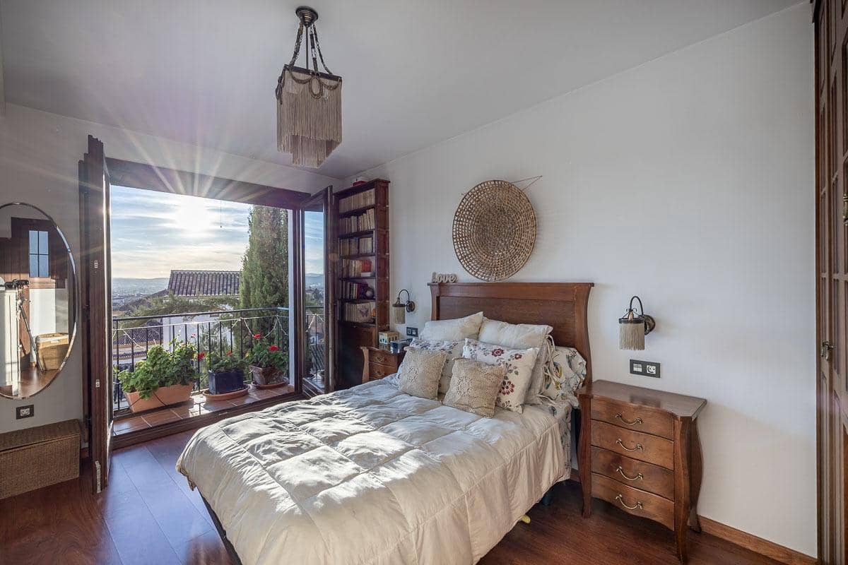 Casa de 7 habitaciones en Granada ciudad en venta con piscina garaje - 1.600.000 € (Ref: 9470640)