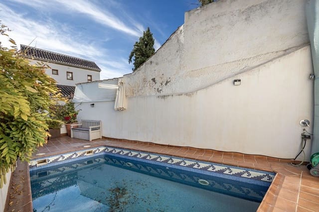7 bedroom Townhouse for sale in Granada city with pool garage - € 1,600,000 (Ref: 9470640)